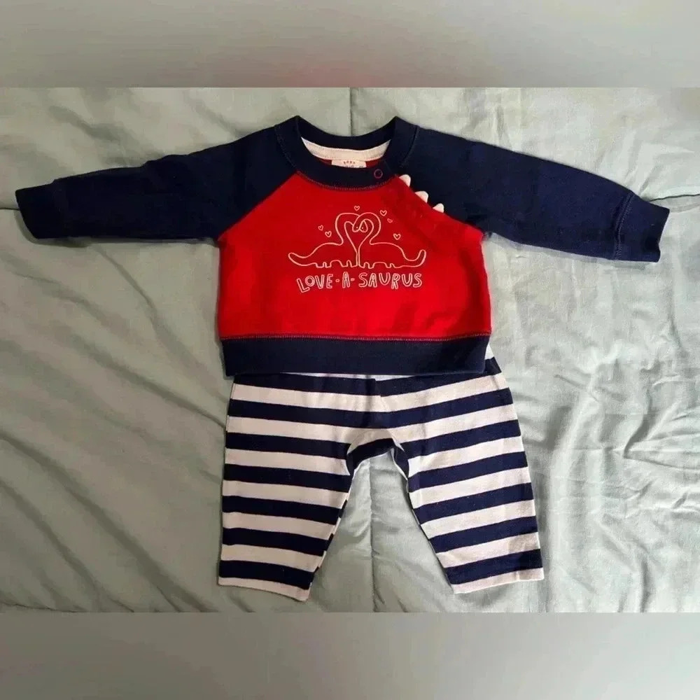 Cat&Jack Newborn Love-A-Saurus Outfit🦕 - Picture 2 of 6